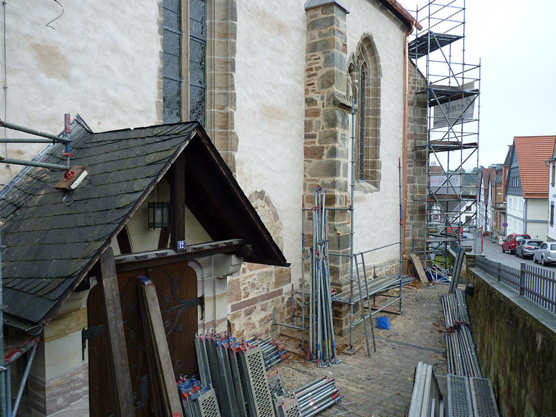 Abbau des Gerüstes an der Südseite (Foto: Karl-Franz Thiede)